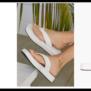 Flat-thick slipper (brand new)